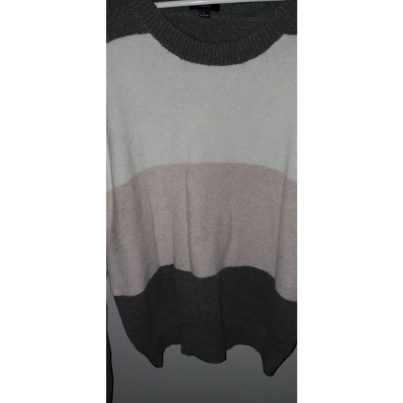 Color Block Sweater - Picture 2 of 4